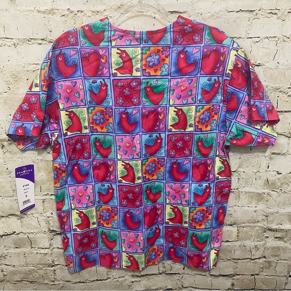 NWT Peaches Blue Red Heart Print Valentines Day Scrub Top - Picture 4 of 5
